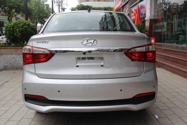 Hyundai Grand i10  1.2 AT 2018 - Bán Hyundai Grand i10 năm sản xuất 2018, màu bạc, 315tr