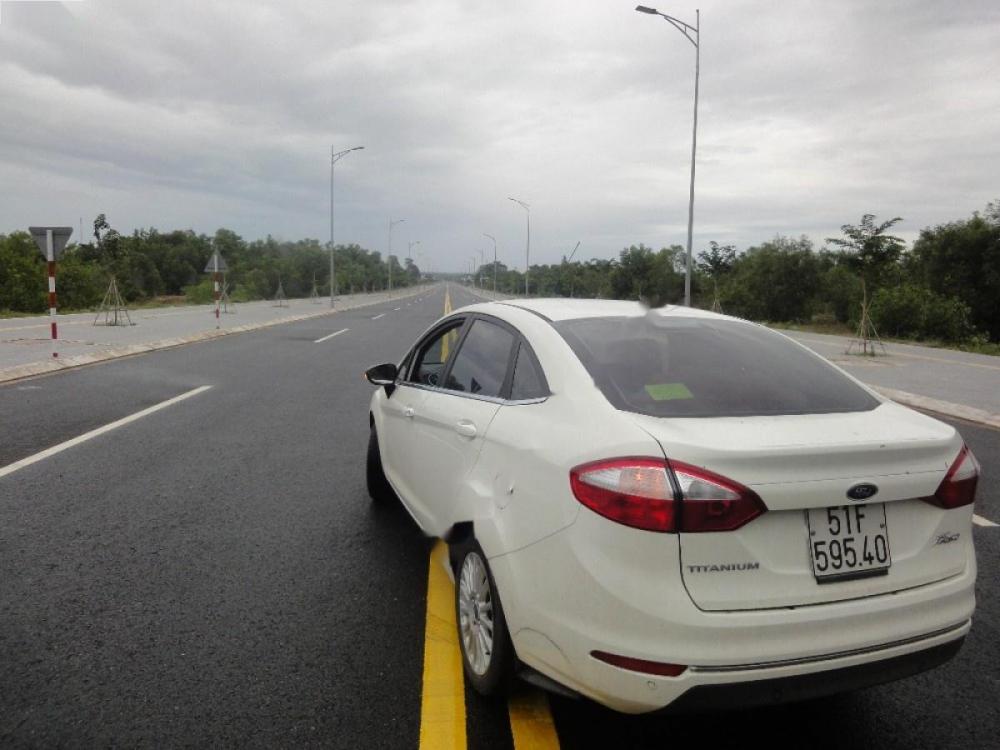 Ford Fiesta Titanium 1.5 AT 2016 - Bán Ford Fiesta Titanium 1.5 AT sản xuất 2016, màu trắng, giá chỉ 498 triệu