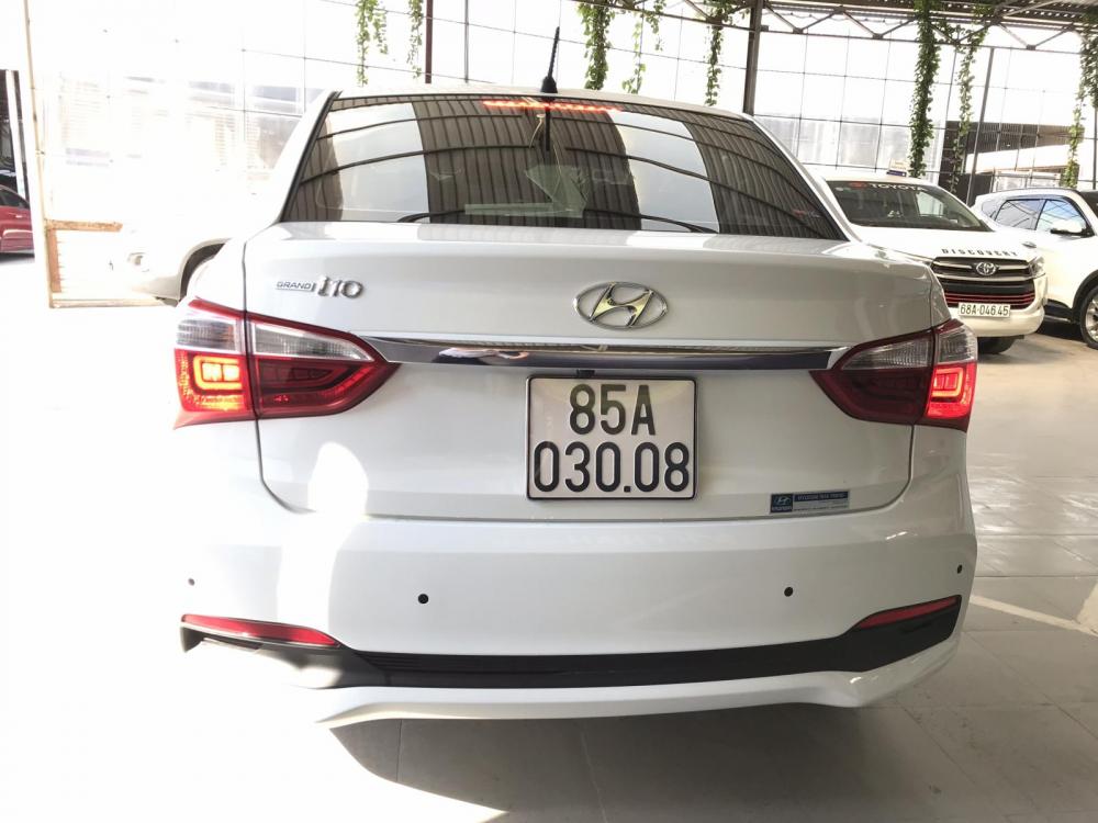 Hyundai Grand i10 1.2AT   2018 - Bán Hyundai Grand i10 sedan 1.2AT màu trắng, số tự động, sản xuất 2018, bản gia đình lăn bánh 11000km