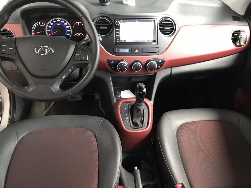 Hyundai Grand i10 1.2AT 2017 - Bán Hyundai Grand i10 HB 1.2AT màu bạc, số tự động, sản xuất 2017, chạy đúng 13000km