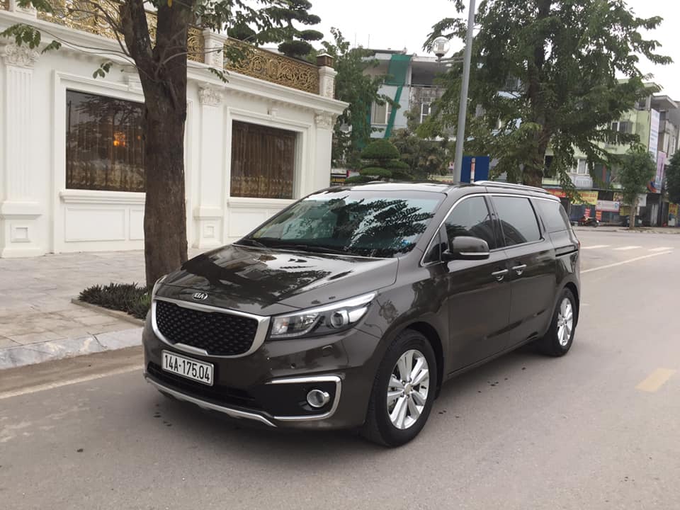 Kia Sedona GATH 2015 - Bán Kia Sedona GATH năm sản xuất 2015, màu nâu