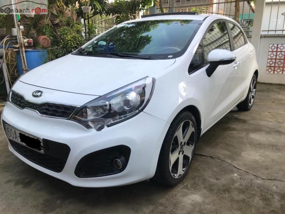 Kia Rio 2012 - Cần bán xe Kia Rio đời 2012, màu trắng, xe nhập