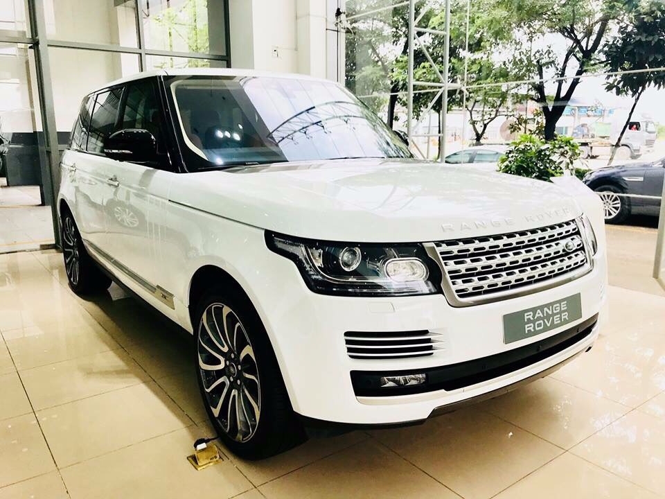 LandRover 2017 - Giá bán xe Range Rover Autobiography Long 2017 màu đen. Mới 100% giao ngay, tặng 5 năm bảo dưỡng, bảo hành 093 22222 53