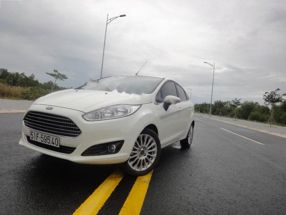 Ford Fiesta Titanium 1.5 AT 2016 - Bán Ford Fiesta Titanium 1.5 AT sản xuất 2016, màu trắng, giá chỉ 498 triệu