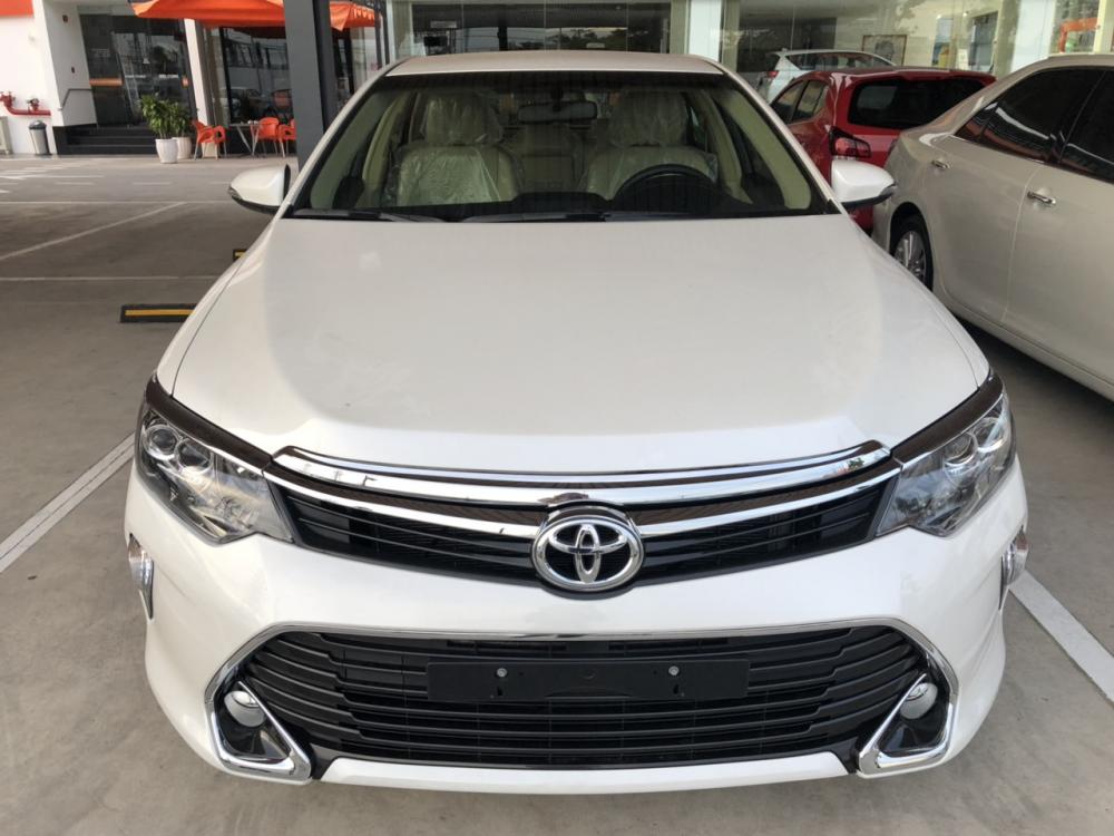 Toyota Camry 2.0E AT 2018 - Bán ô tô Toyota Camry 2.0E AT model 2019, màu trắng