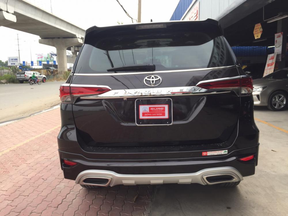 Toyota Fortuner 2.7V (4x2) 2017 - Bán Toyota Fortuner 2.7V 2017, máy xăng, số tự động 1 cầu, màu nâu, xe nhập