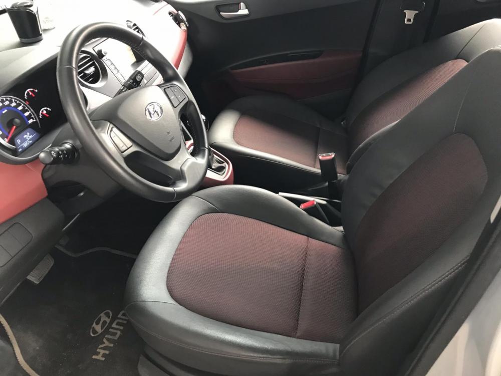 Hyundai Grand i10 1.2AT 2017 - Bán Hyundai Grand i10 HB 1.2AT màu bạc, số tự động, sản xuất 2017, chạy đúng 13000km