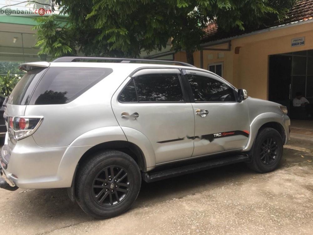 Toyota Fortuner 2.5G 2015 - Bán Toyota Fortuner 2.5G sản xuất 2015, màu bạc số sàn