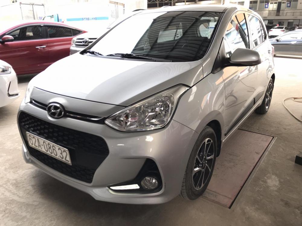 Hyundai Grand i10 1.2AT 2017 - Bán Hyundai Grand i10 HB 1.2AT màu bạc, số tự động, sản xuất 2017, chạy đúng 13000km