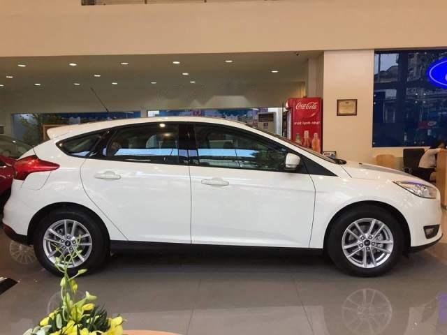 Ford Focus 2018 - Cần bán Ford Focus đời 2018, màu trắng giá cạnh tranh