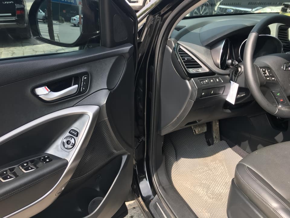 Hyundai Santa Fe 2.4 AT 2015 - Cần bán Hyundai Santa Fe 2.4 AT 2015, màu đen