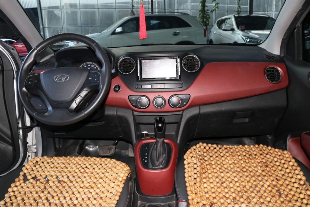 Hyundai Grand i10 1.2AT 2015 - Bán xe Hyundai Grand i10 1.2AT đời 2015, màu bạc, xe nhập