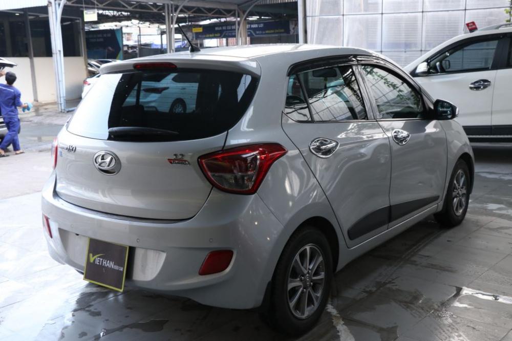 Hyundai Grand i10 1.2AT 2015 - Bán xe Hyundai Grand i10 1.2AT đời 2015, màu bạc, xe nhập