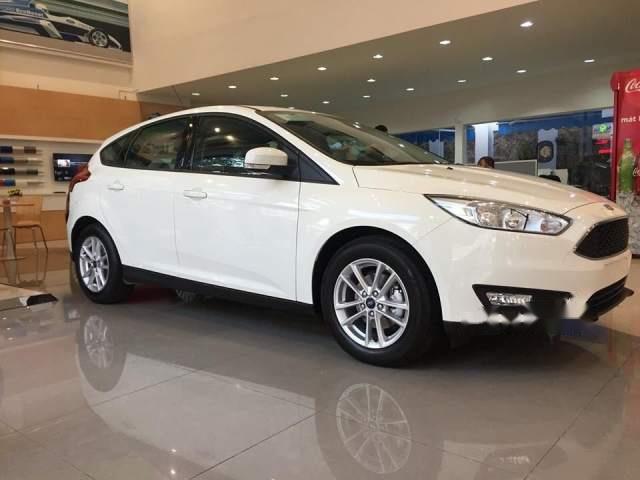 Ford Focus 2018 - Cần bán Ford Focus đời 2018, màu trắng giá cạnh tranh