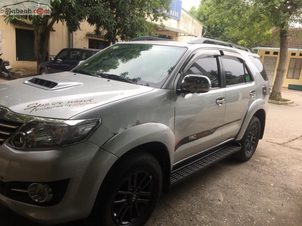 Toyota Fortuner 2.5G 2015 - Bán Toyota Fortuner 2.5G sản xuất 2015, màu bạc số sàn