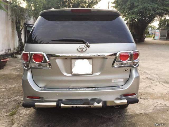 Toyota Fortuner 2012 - Cần bán xe Toyota Fortuner năm 2012, màu bạc