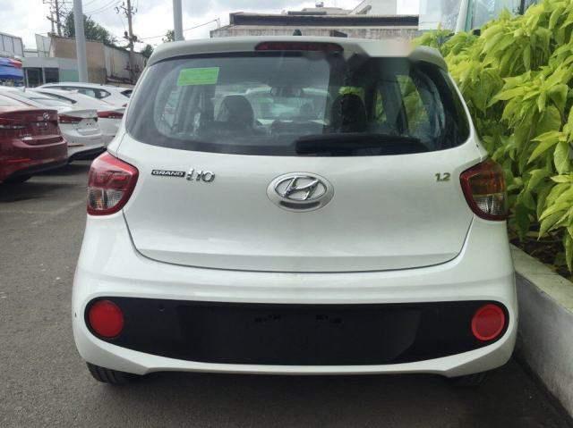 Hyundai Grand i10   2018 - Bán Hyundai Grand i10 đời 2018, màu trắng giá tốt