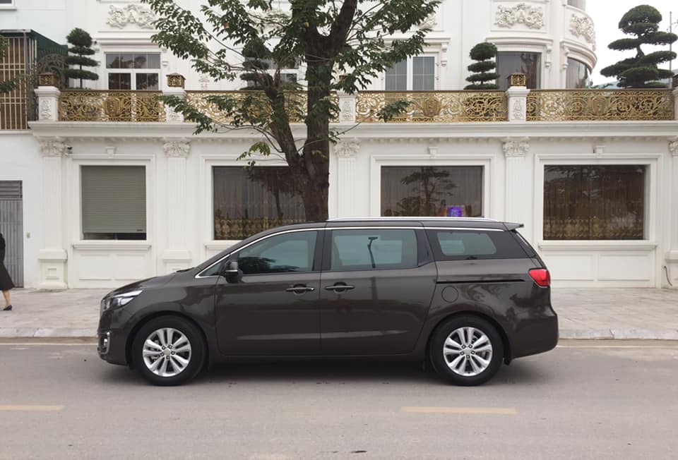 Kia Sedona GATH 2015 - Bán Kia Sedona GATH năm sản xuất 2015, màu nâu