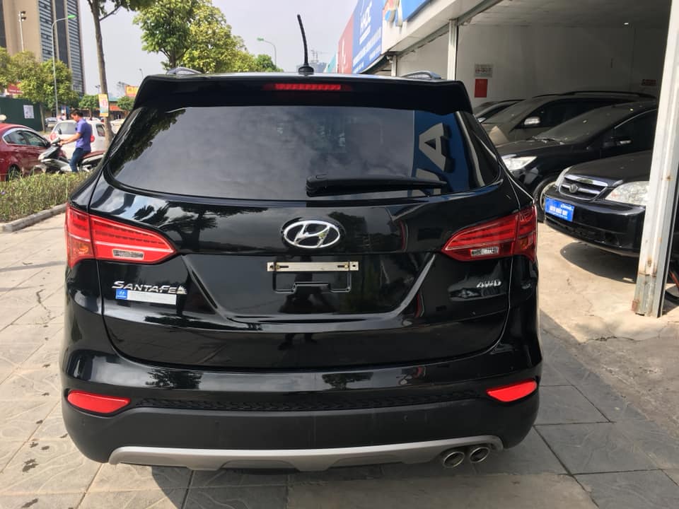 Hyundai Santa Fe 2.4 AT 2015 - Cần bán Hyundai Santa Fe 2.4 AT 2015, màu đen