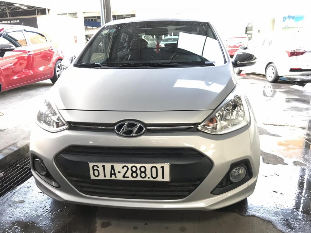 Hyundai Grand i10 1.2AT HB 2015 - Bán Hyundai Grand i10 1.2AT HB màu bạc, số tự động, nhập Ấn Độ 2015, xe đẹp 90%