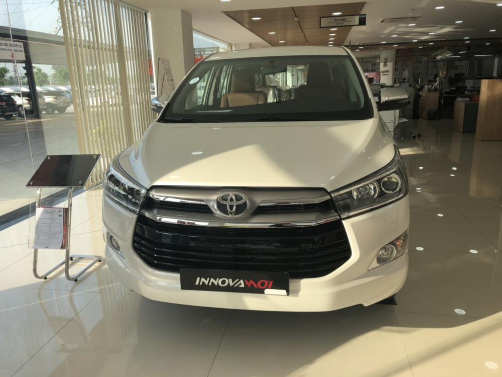 Toyota Innova 2.0V AT 2018 - Bán ô tô Toyota Innova 2.0V AT đời 2019, màu trắng, 946tr