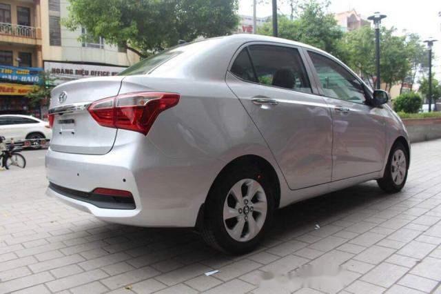 Hyundai Grand i10  1.2 AT 2018 - Bán Hyundai Grand i10 năm sản xuất 2018, màu bạc, 315tr