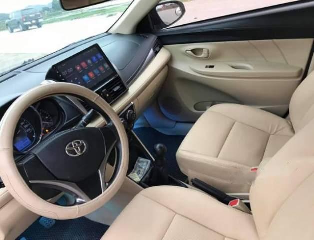 Toyota Vios   2015 - Cần bán Toyota Vios sản xuất năm 2015, màu vàng số sàn
