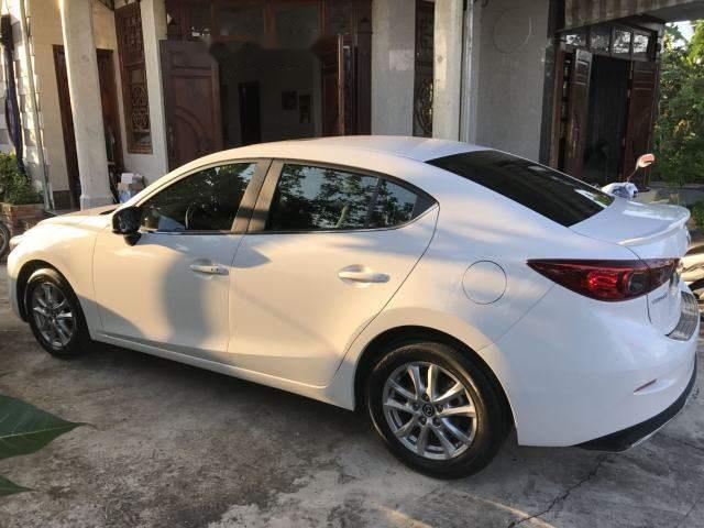 Mazda 3     2018 - Cần bán gấp Mazda 3 năm 2018, màu trắng chính chủ