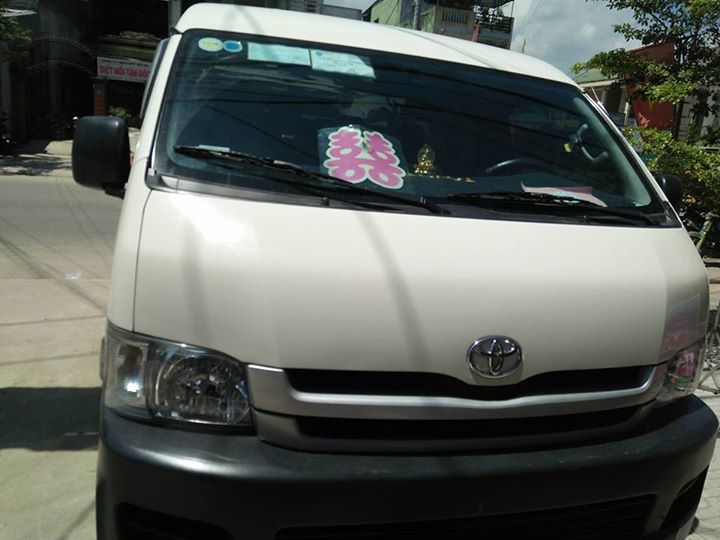 Toyota Hiace G 2010 - Cần bán Toyota Hiace 2010, số sàn máy dầu, màu trắng ngọc trinh