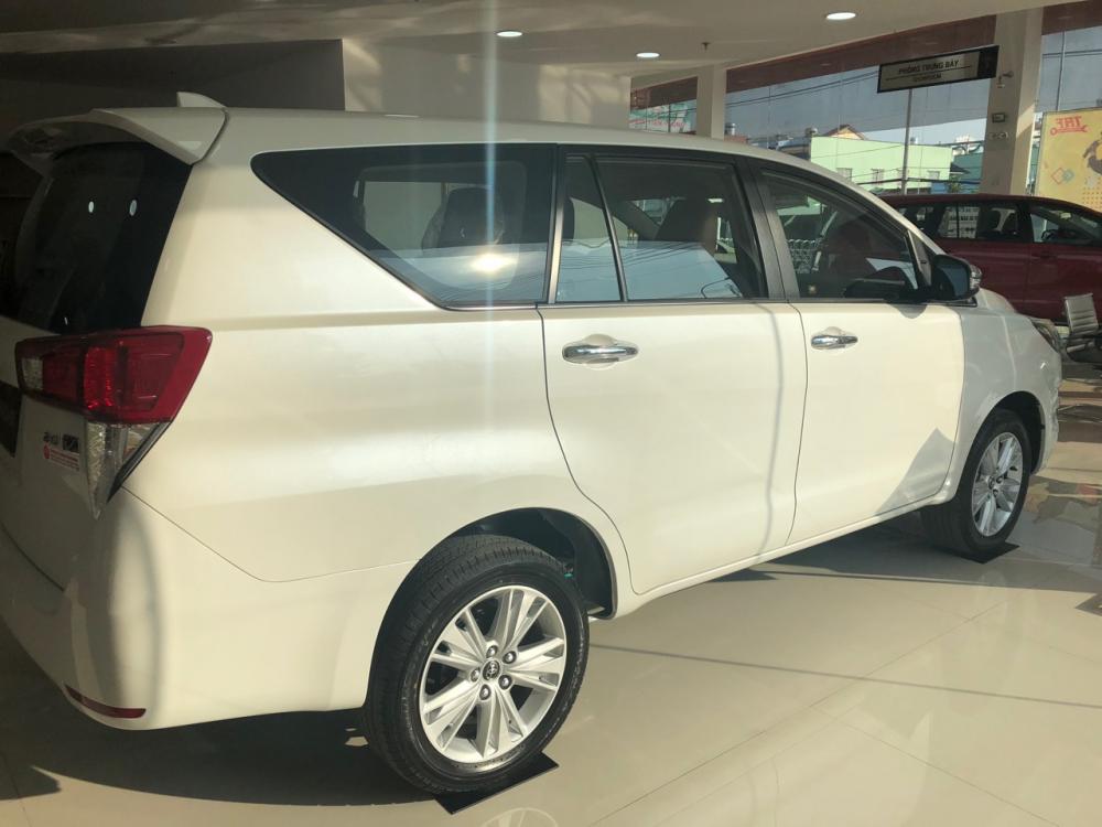 Toyota Innova 2.0V AT 2018 - Bán ô tô Toyota Innova 2.0V AT đời 2019, màu trắng, 946tr