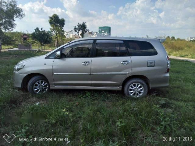 Toyota Innova   2014 - Bán Toyota Innova năm sản xuất 2014, màu bạc, giá tốt