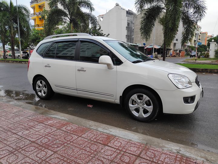 Kia Carens 2.0 MT 2016 - Cần bán gấp Kia Carens 2016, màu trắng ngọc trinh, số sàn