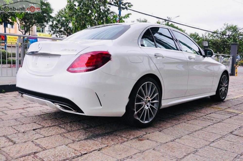 Mercedes-Benz C class C300 AMG 2018 - Bán xe Mercedes C300 AMG sản xuất 2018, màu trắng