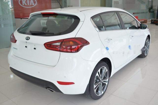 Kia Cerato   1.6 AT 2018 - Bán Kia Cerato 1.6 AT sản xuất năm 2018, màu trắng, 589tr