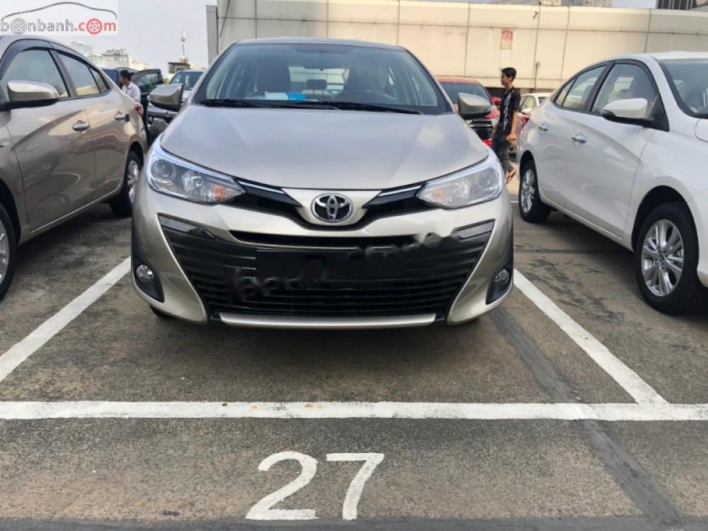 Toyota Vios 2018 - Cần bán xe Toyota Vios 2018, màu vàng