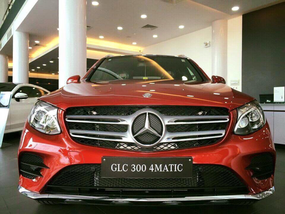 Mercedes-Benz GLC-Class GLC300 2018 - Bán ô tô Mercedes GLC300 năm 2018 mới, màu đỏ, giao xe toàn quốc