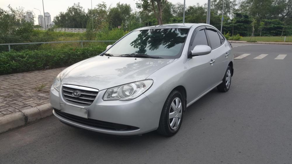 Hyundai Elantra 2008 - Cần bán Hyundai Elantra đời 2008, màu bạc còn như mới, giá 225 triệu