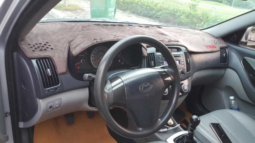 Hyundai Elantra 2008 - Cần bán Hyundai Elantra đời 2008, màu bạc còn như mới, giá 225 triệu