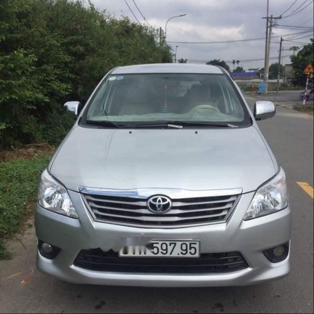 Toyota Innova 2013 - Cần bán xe Toyota Innova sản xuất năm 2013, màu bạc