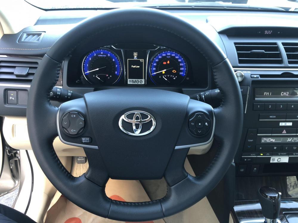 Toyota Camry  2.0E 2018 - Toyota Tân Cảng: Bán xe Toyota Camry 2018, xe có sẵn đủ màu, tặng phụ kiện chính hãng theo xe