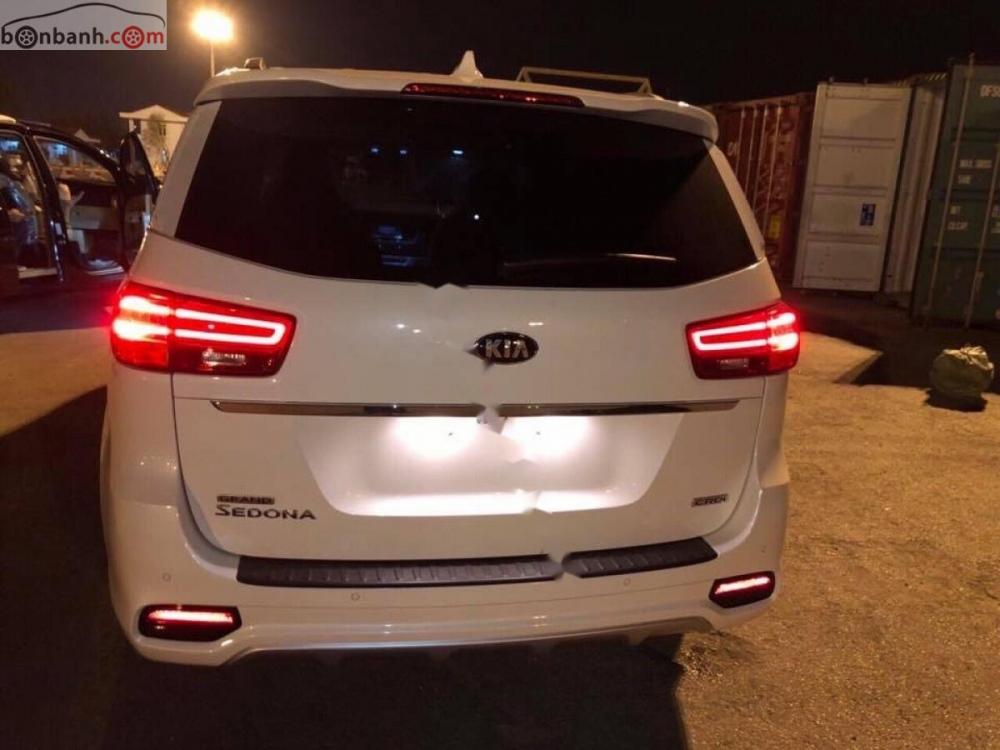 Kia Sedona Platinum D 2018 - Bán xe Kia Sedona Platinum D sản xuất năm 2018, màu trắng