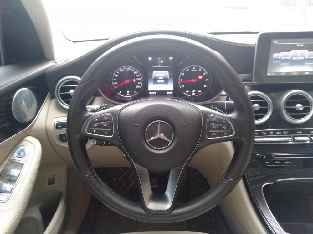 Mercedes-Benz GLC-Class GLC 300 4 Matic 2016 - Bán xe Mercedes GLC 300 4 Matic sản xuất 2016, màu đen như mới