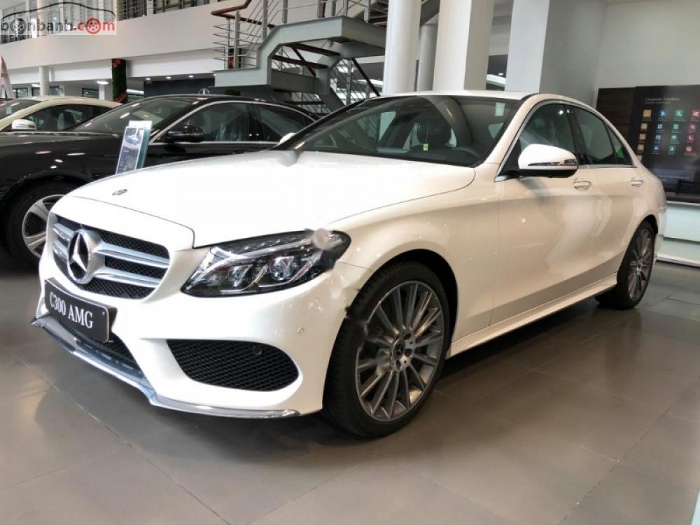 Mercedes-Benz C class C300 AMG 2018 - Bán ô tô Mercedes C300 AMG sản xuất 2018, màu trắng