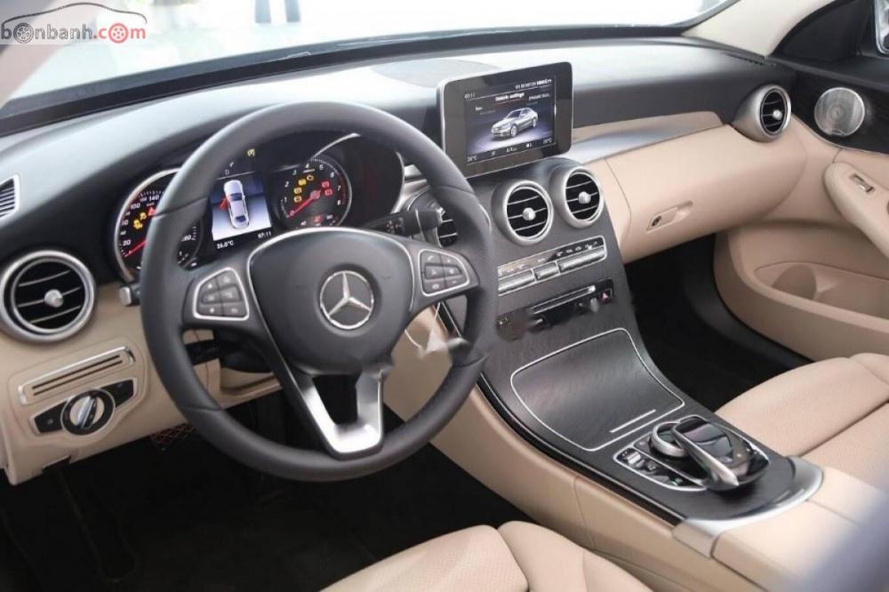 Mercedes-Benz C class C200 2018 - Bán xe Mercedes C200 năm sản xuất 2018, màu đen