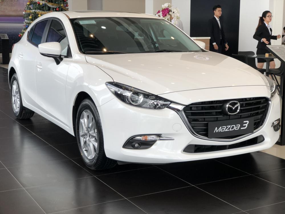 Mazda 3 1.5  AT 2018 - Bán Mazda 3 1.5 2018, màu trắng giá cạnh tranh