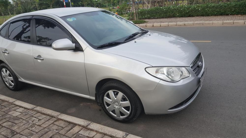 Hyundai Elantra 2008 - Cần bán Hyundai Elantra đời 2008, màu bạc còn như mới, giá 225 triệu