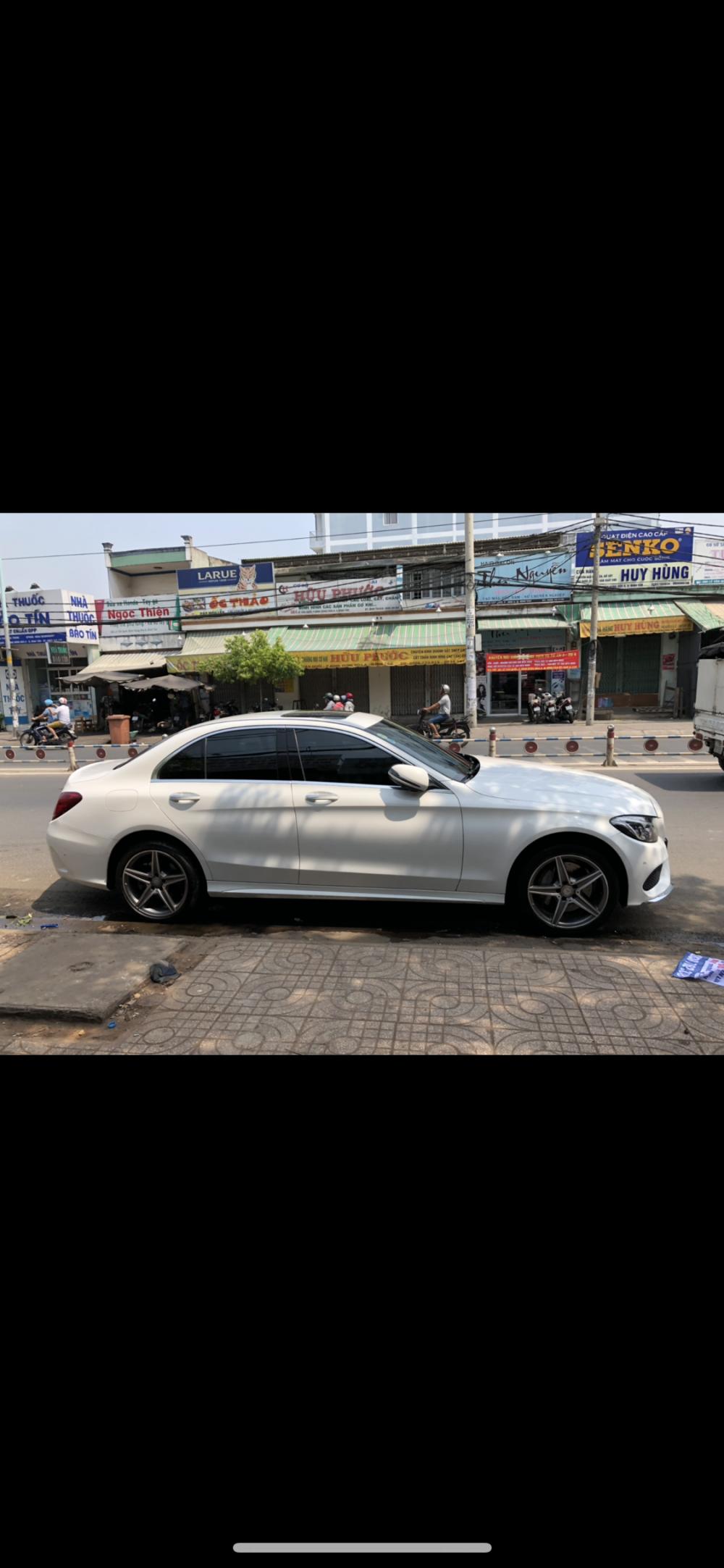 Mercedes-Benz C class C300 2016 - Cần bán Mercedes-Benz C class đời 2017 màu trắng, giá 1 tỷ 620 triệu