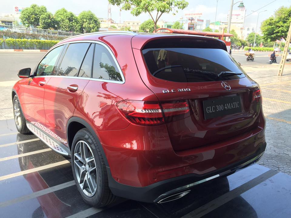 Mercedes-Benz GLC-Class GLC300 2018 - Bán ô tô Mercedes GLC300 năm 2018 mới, màu đỏ, giao xe toàn quốc