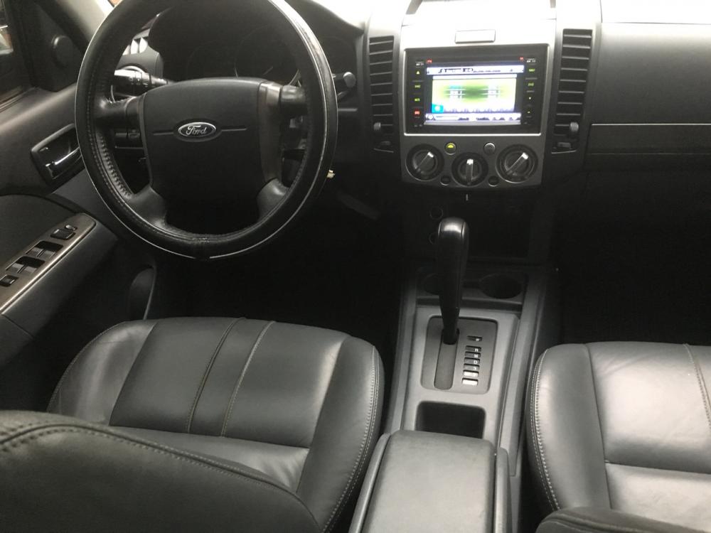 Ford Everest 2013 - Bán xe Ford Everest, số tự động, màu ghi vàng đời 2013