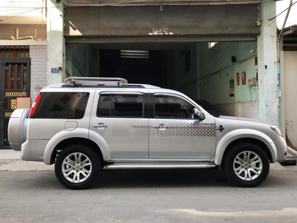 Ford Everest 2.5L 4x2 AT Limited 2013 - Bán Ford Everest Limited 4x2 AT, Sx 2013, ĐK 3/2014 màu bạc